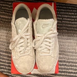 Nike White Velvet Blazer Low Lx 7.5